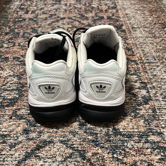 Size 8 adidas falcons rhinestones - Picture 3 of 4